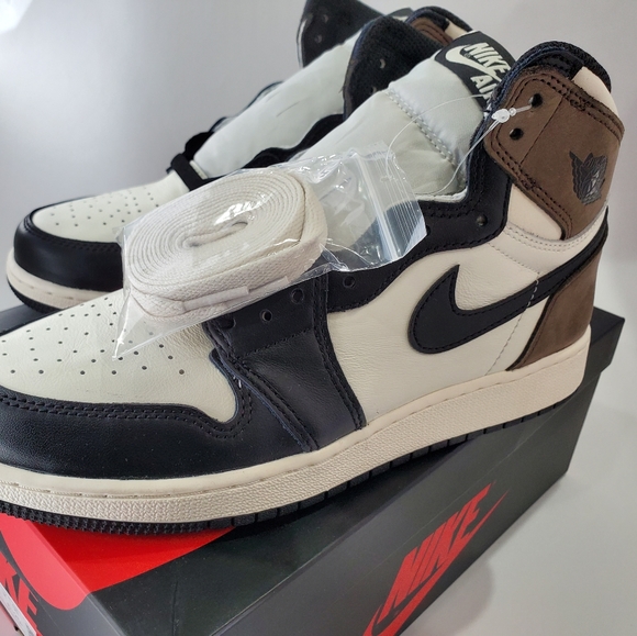 Jordan 1 High OG GS - Picture 5 of 7